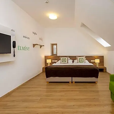 Vadkert Major Hotel 3*