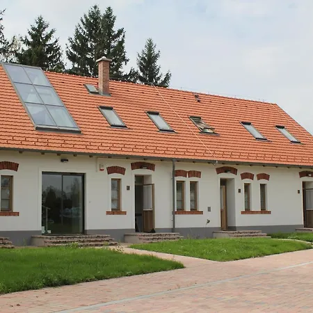 Vadkert Major Hotel